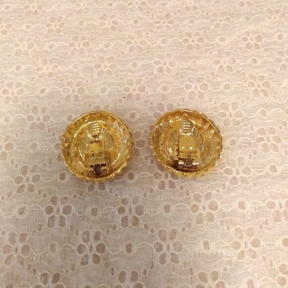 Vintage White Cream Pearl Statement Large Gold Tone Earrings Non-Pierced Clip - Picture 8 of 8